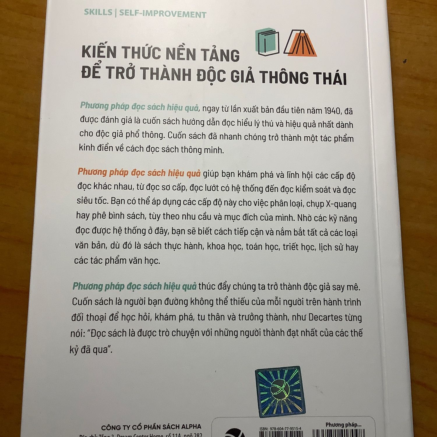 Sách được đóng gói kỹ càng không bị móp méo gì nhé….fahasa đóng gói lúc nào cũng an toàn nhất