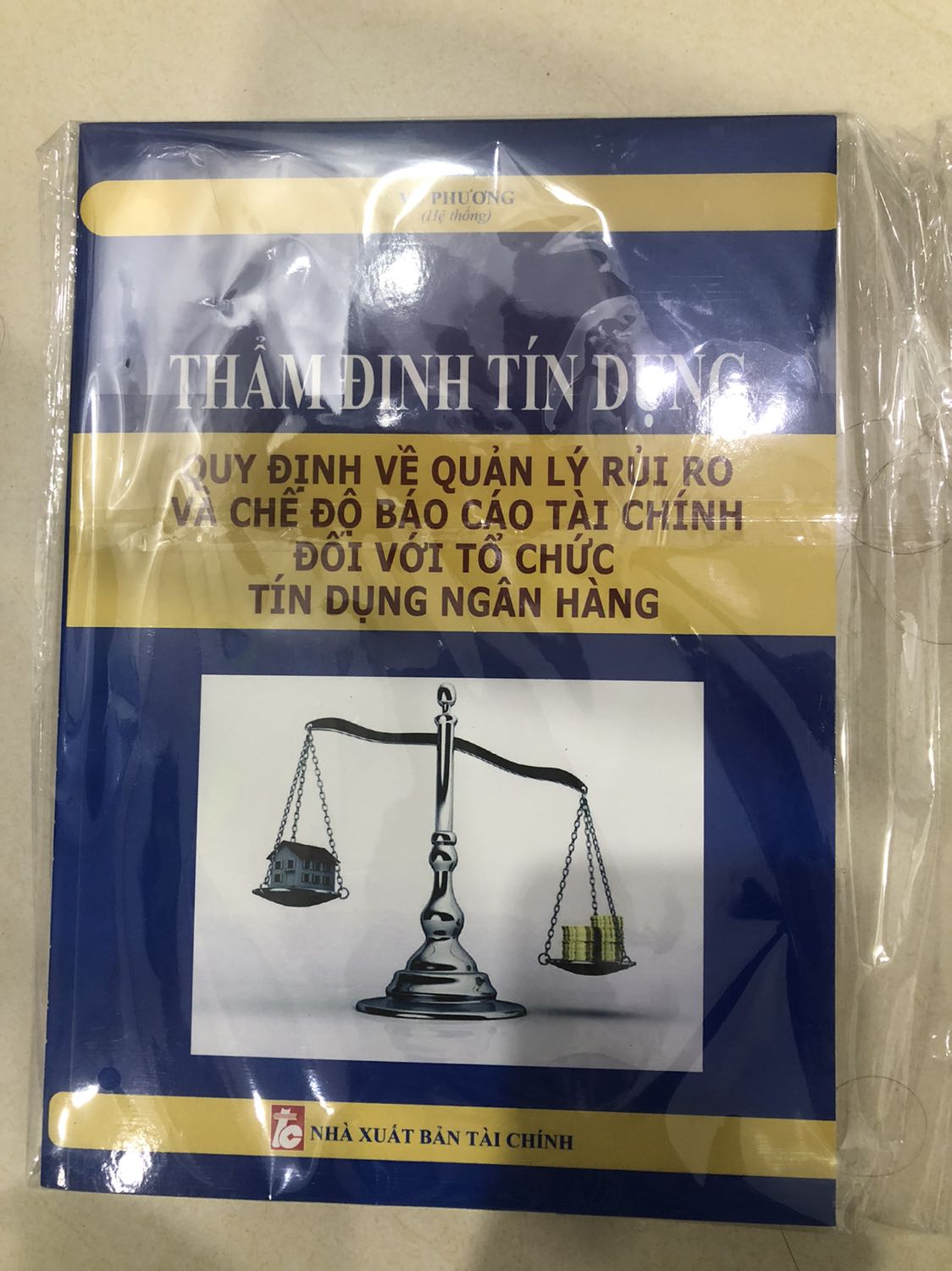 Mình mua sách về chứng khoán mà giao sách về ngân hàng. Mình muốn đổi sách
