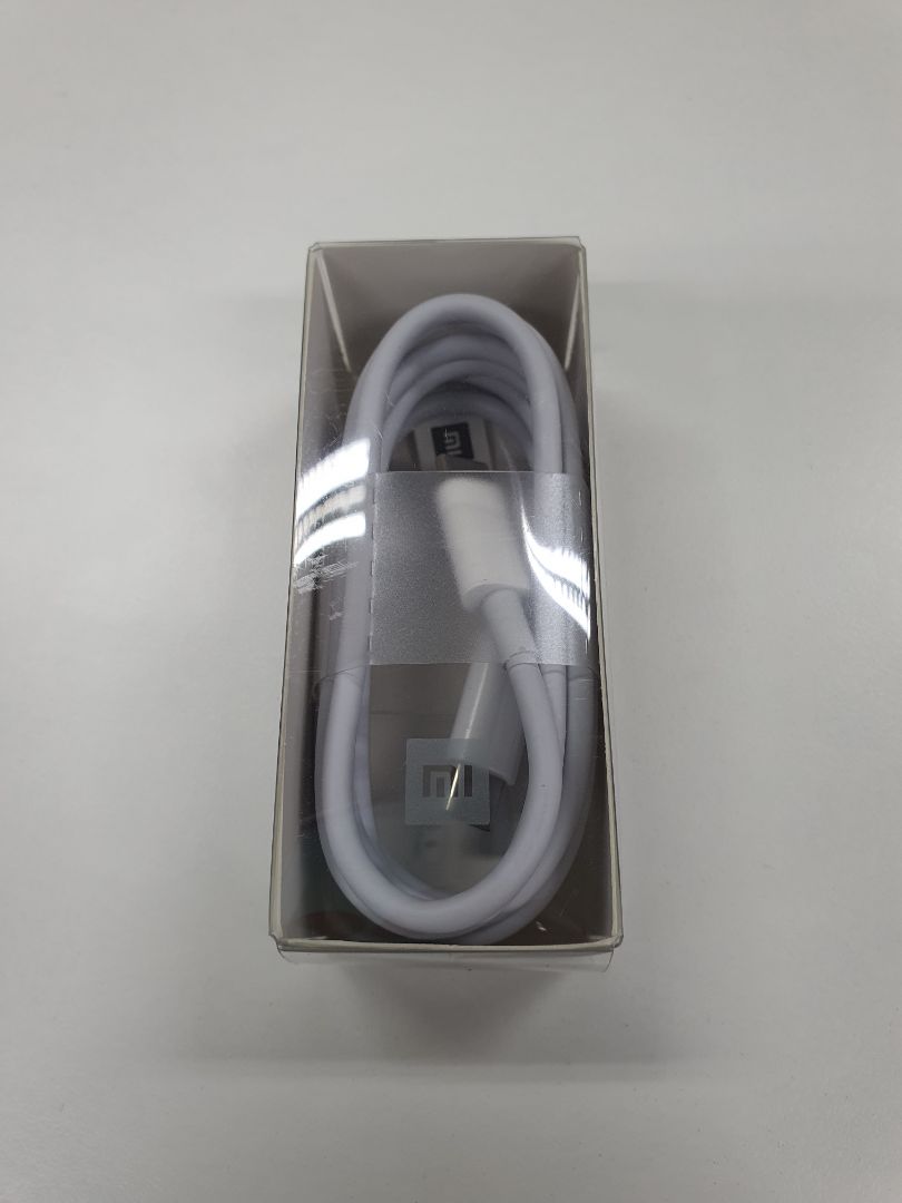 Giao hàng nhanh. Sản phẩm chính hãng có tem của digiworld. Mình chỉ mua về để sạc nên thấy cũng khá nhanh còn sao chép dữ liệu thì vẫn chưa thử. Nói chung khá tốt.