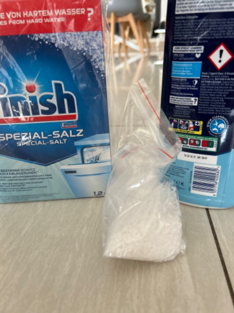 Mình order theo đúng muối loại hộp 1.5kg nhưng lại đưa cho mình loại 1.2kg và thêm 1 túi nhỏ ở ngoài. Mình thấy việc này ko như hình ảnh bán hàng