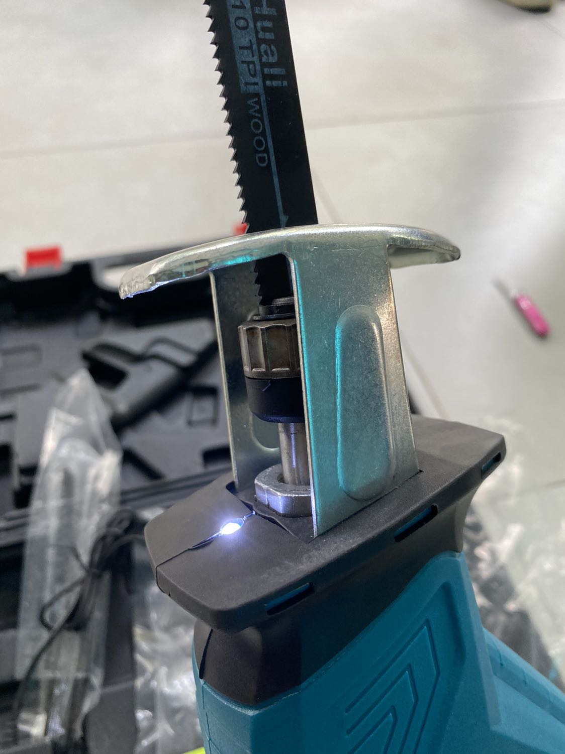 Tiki giao hàng nhanh, đóng gói cẩn thận. Thiết kế sử dụng tiện lợi, thích hợp cắt cành nhỏ. Nhà bán hỗ trợ nhiệt tình trước & sau khi mua.