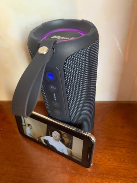 Âm thanh nghe bass mạnh. Pin dùng lâu. Gọn nhẹ. Chất lượng hơn mấy con jbl đang dùng