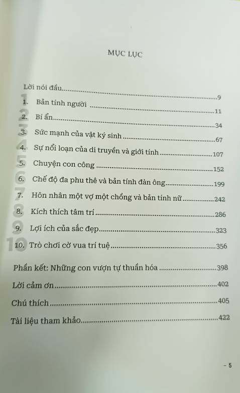 Mình là người có đạo vì vậy khi đọc vào phần giới thiệu tác giả đã nói thẳng "những người tin vào Đấng sáng tạo thì tác giả đành trân trọng giã biệt" thì mình đã thấy sai lầm khi mua quyển này rồi, nếu mình đọc được câu này thì mình đã không mua. Tác giả nói những thứ như mắt, dạ dày... là "tạo tác" mà lại cho rằng không có Đấng sáng tạo ra những thứ đó thì thật là phi lý!