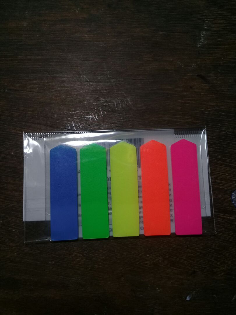 màu sắc cực kì bắt mắt; nhỏ gọn có thể dùng để đánh dấu những trang sách có câu nói hay, đẹp, giao nhanh hơn dự kiến của tiki, shipper thân thiện hòa đồng, nhưng cái này rất nhỏ nhưng tiki lại bỏ vào 1 cái túi khác của đơn hàng mình thấy hơi uổng, ủng hộ tiki hết mình