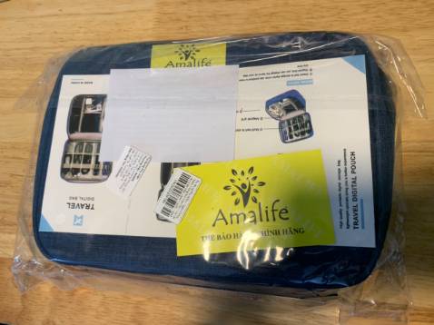 Hàng rất chất lượng, đường may chắc chắn và đẹp mắt, thiết kế hợp lý cho để phụ kiện cần để riêng cho gọn gàng.
Giá rẻ, đóng hàng đẹp mặt, giao hàng rất nhanh
Cám ơn tiki!