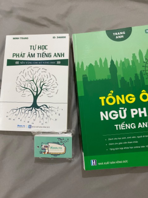 Sách in rõ nét, phần keo ở bìa không chắc chắn lắm. Nội dung vẽ rõ phần miệng, lưỡi dùng để phát âm. Tuy nhiên chăm sóc khách hàng rất tệ, chậm trễ.