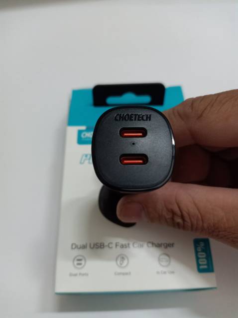 Củ sạc nhỏ gọn, kiểu dáng khá đẹp, cầm tay rất chắc chắn, sạc cho điện thoại rất nhanh, một lúc còn sạc cho 2 điện thoại được nữa chứ.... rất ưng ý với sản phẩm. tiki giao hàng rất nhanh