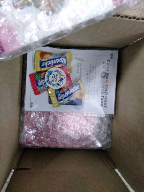 Uống 1 hộp thấy da đc cải thiện nên mạnh dạn mua thêm 2 hộp hôm sales. Được shop tặng thêm vỉ serum tiếc nên xài thử mà ko ngờ thấm nhanh và dưỡng ẩm tốt phết. Đợt tới mình sẽ canh sales  mua tiếp hộp serum