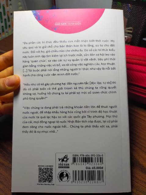Cx được. Đọc thấy không phù hợp cho mấy bạn trẻ Việt Nam trong thời kì đổi mới vì đã phần tác giả viết về Nhật Bản thời minh trị kêu gọi học hành, bình đẳng, tương lai của lớp trẻ để độc lập tự chủ. Riêng bản thân mình thấy sách hơi cổ xưa không hợp thời đại cho những bạn trẻ thích sự hiện đại như mình Cx được. Đọc thấy không phù hợp cho mấy bạn trẻ Việt Nam trong thời kì đổi mới vì đã phần tác giả viết về Nhật Bản thời minh trị kêu gọi học hành, bình đẳng, tương lai của lớp trẻ để độc lập tự chủ. Riêng bản thân mình thấy sách hơi cổ xưa không hợp thời đại cho những bạn trẻ thích sự hiện đại như mình