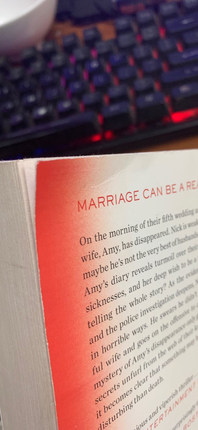 Mình mua sách và đặt giao hàng nhanh trong 2 giờ. Và hiện tại nhận được hàng rất không hài lòng. Sách cũ và có hiện tượng bị gấp nếp rất nhiều. Chất lượng bên trong chuẩn paperback nhưng phần bìa bên ngoài chấp nhận được. Mình mua để tặng người nhà mà bây giờ như này thì biết làm sao đây?