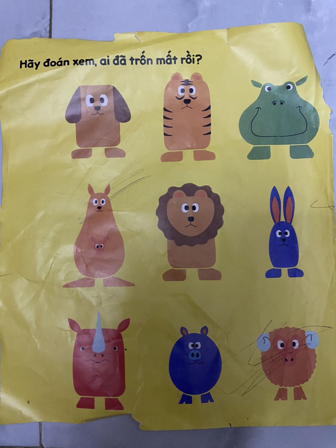 Bé mình rất thích cuốn này. Tối nào cũng hỏi mẹ “ai đang trốn đâu mẹ? Mà đến giờ thì tanh banh mất. Bé phá quá trước chơi sau xé. Sách đẹp, hình ảnh dễ thương phù hợp với bé 1, 2 tuổi. Tăng shop 5 sao nhé