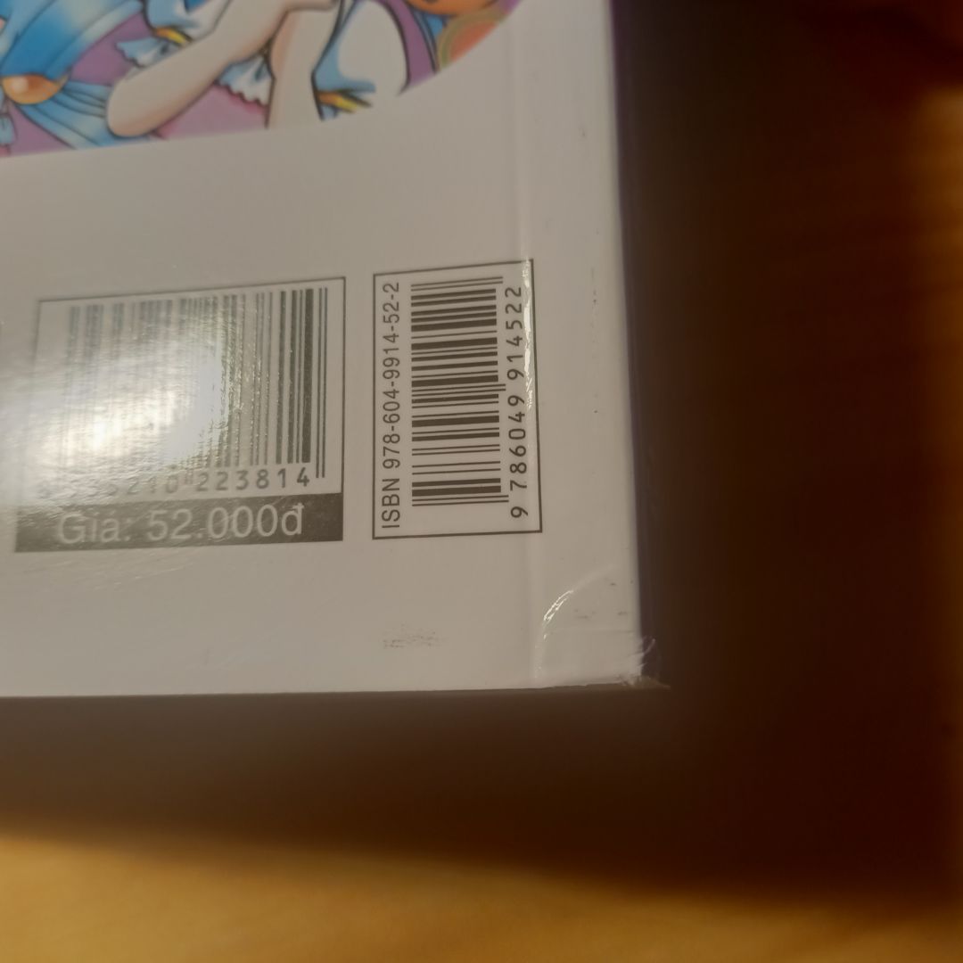 Góc ở gáy sách hơi bị lõm, phía trên hơi bẩn một chút nhưng không sao. Giao nhanh, shipper nhiệt tình. Ủng hộ Tiki