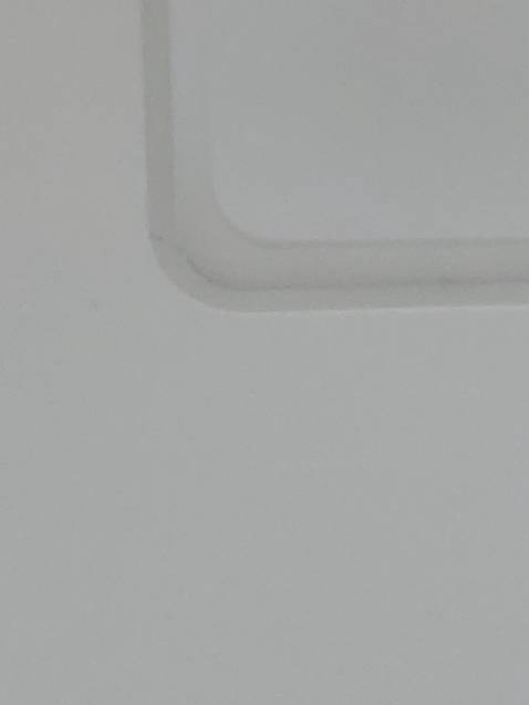 Shop gởi đèn bị bể 1 cánh.