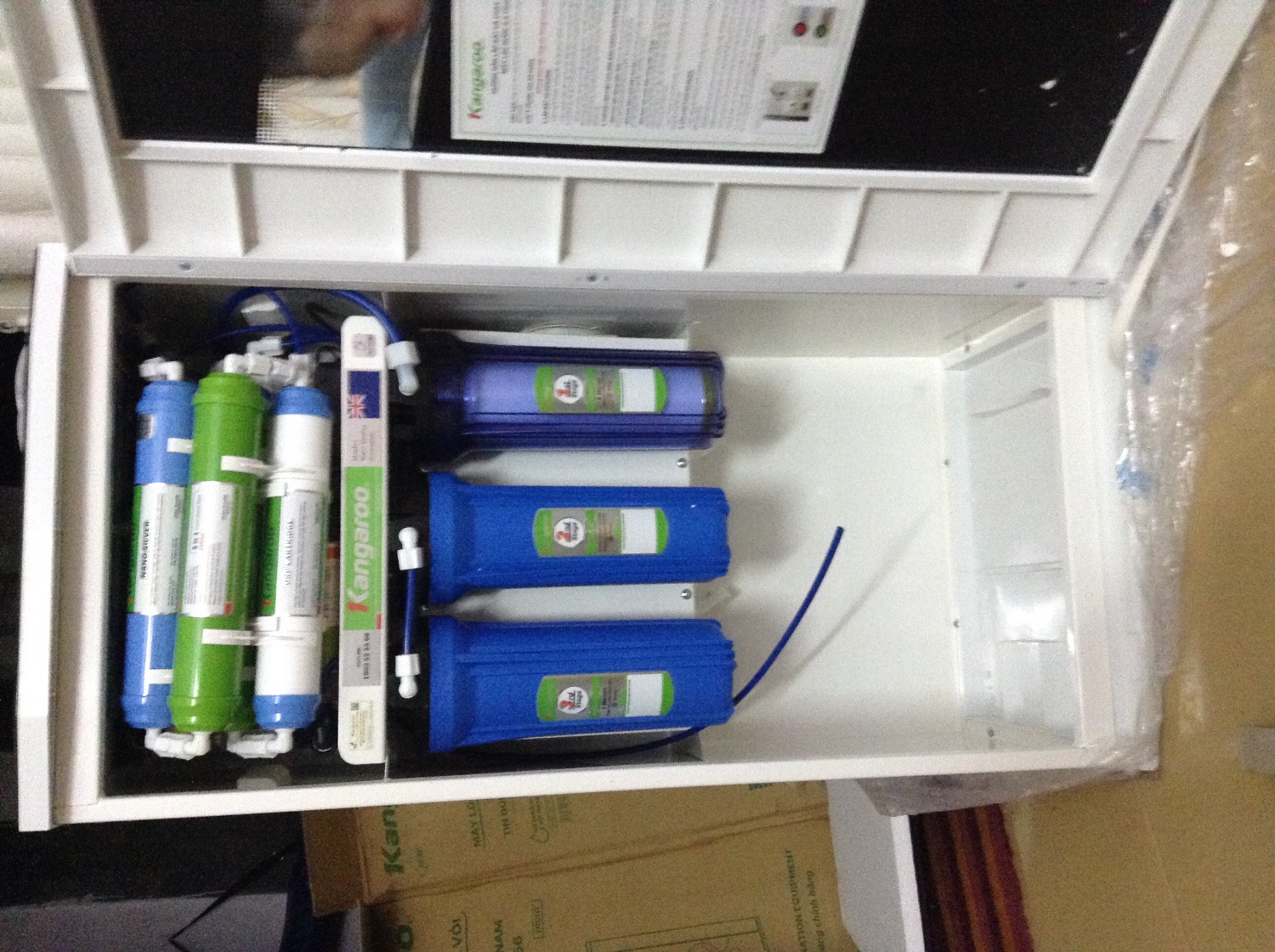 Sản phẩm tốt, mẫu đẹp, giao hàng nhanh, đóng gói cẩn thận nhưng k có hỗ trợ lắp đặt nên khá bất tiện...đề nghị Tiki bổ sung hỗ trợ lắp đặt cho khách hàng đỡ mắc công gọi đơn vị khác vào lắp đặt