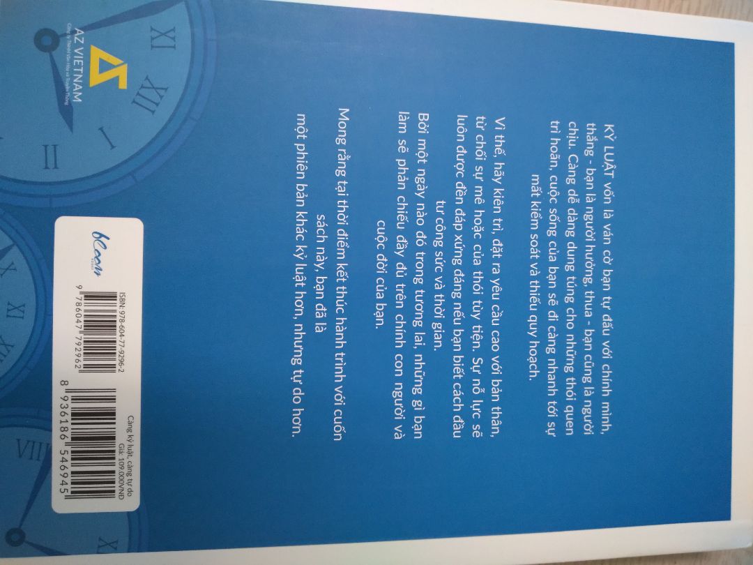 Tiki giao hàng nhanh như cơn gió, ở tỉnh mà lần nào đặt hôm trước hôm sau nhận được luôn. Nhưng anh giao hàng k chuẩn bị tiền để trả lại khách làm mất nhiều thời gian của khách và còn trả thiếu lại tiền thừa của khách hàng. Nhưng mk vẫn đánh giá 5sao vì giao hàng nhanh, sách mới, đẹp. Còn về nội dung mk chưa đọc nên chưa đánh giá đc, nói chung là đặt hàng trên Tiki rất yên tâm🥰