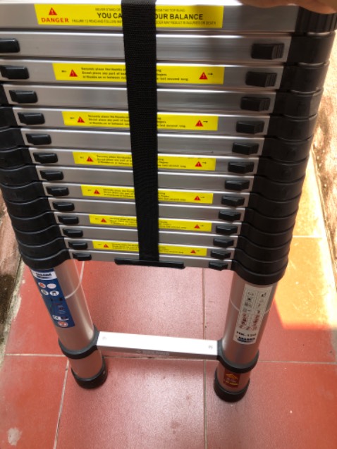 Hàng chính hãng có khác chắc chắn nặng hơn các dòng thang khác trên thị trường giao hàng nhanh