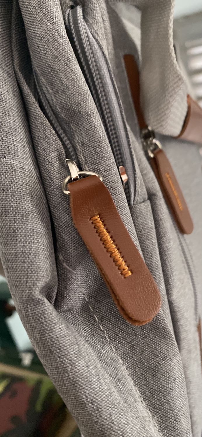 Đóng đói đẹp, như hình, balo nhỏ gọn vừa với các tuổi học sinh sinh viên, giao hàng nhanh, đặt 1 ngày là có hàng rồi, nhiều ngăn nữa, 
Mọi người nên mua nhé 😌