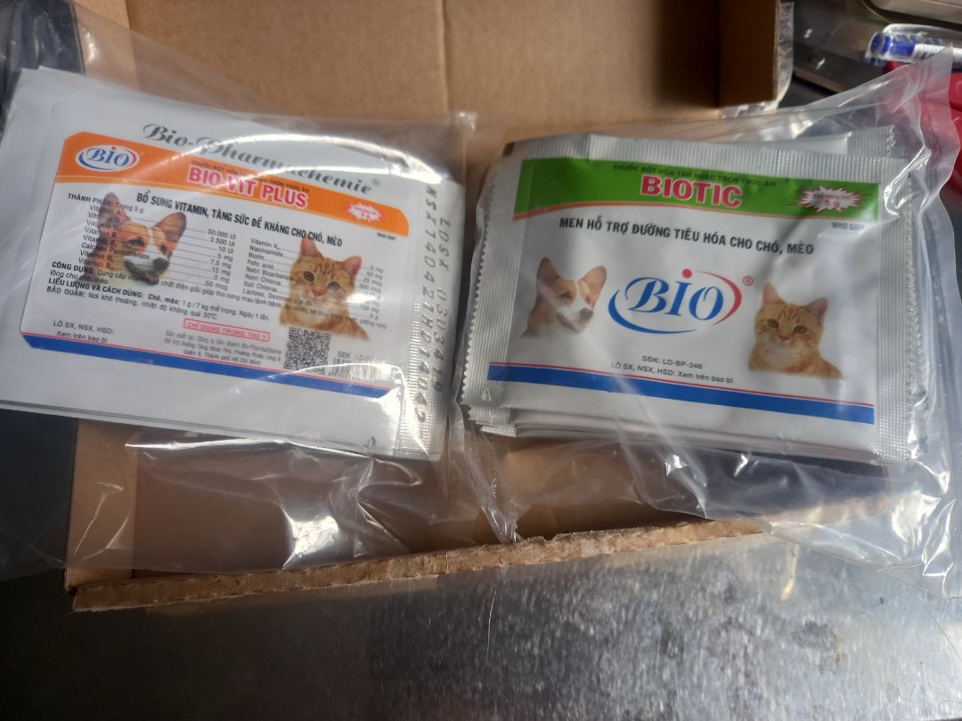 Đóng gói hàng kỹ, đẹp. Sản phẩm sử dụng tốt. 2 em *** nhà mình ăn khỏe. Hạn sử dụng xa. Nhân viên giao hàng nhiệt tình, thân thiện.