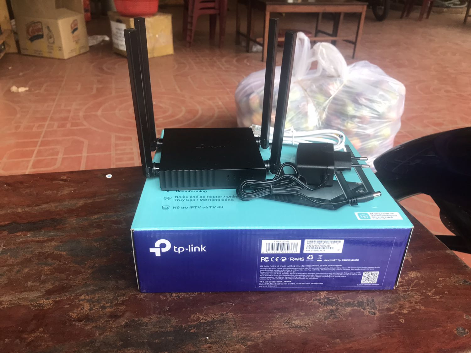 Sản phẩm tốt. Nhất là thấy tem của trực tiếp TP-link như hình.
Kết quả *** trên băng tần 5Ghz - ***gói Net1Plus của Viettel đã "BRIDGE MODE". Anh em nào mua thì để ý xem có đòi Viettel đổi sang Bridge mode được không. Sản phẩm tốt. Nhất là thấy tem của trực tiếp TP-link như hình.
Kết quả *** trên băng tần 5Ghz - ***gói Net1Plus của Viettel đã "BRIDGE MODE". Anh em nào mua thì để ý xem có đòi Viettel đổi sang Bridge mode được không.
