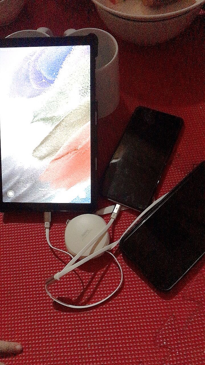 Sạc gọn nhẹ & sạc nhanh. Còn độ bền thì chưa biết. Cứ dùng thử đã
Ok Sop!