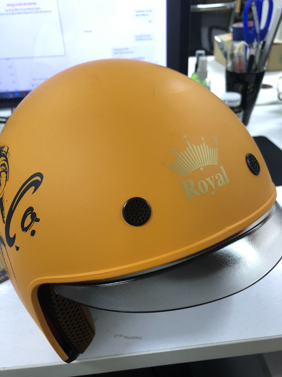 Sản phẩm có nút thông gió bằng nhựa mình ko thik lắm (lần sau shop ghi chú thêm vào phần mô tả sp để kh khỏi nghi ngờ hàng giả nhé).
về chất lượng mình sẽ cập nhật thêm sau khi sử dụng