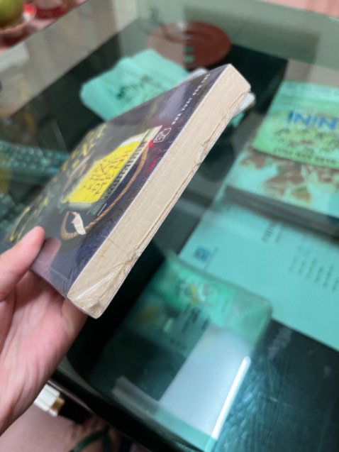 Sách ố vàng. Giá rẻ, giao hàng nhanh. Mua trải nghiệm lần đầu nhưng chất lượng tệ, sẽ ko quay lại nữa.