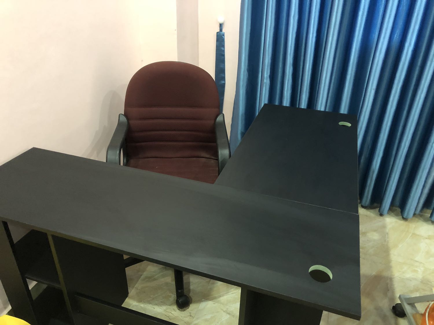 Bàn chắc chắn, đẹp. Bàn chắc chắn, đẹp.