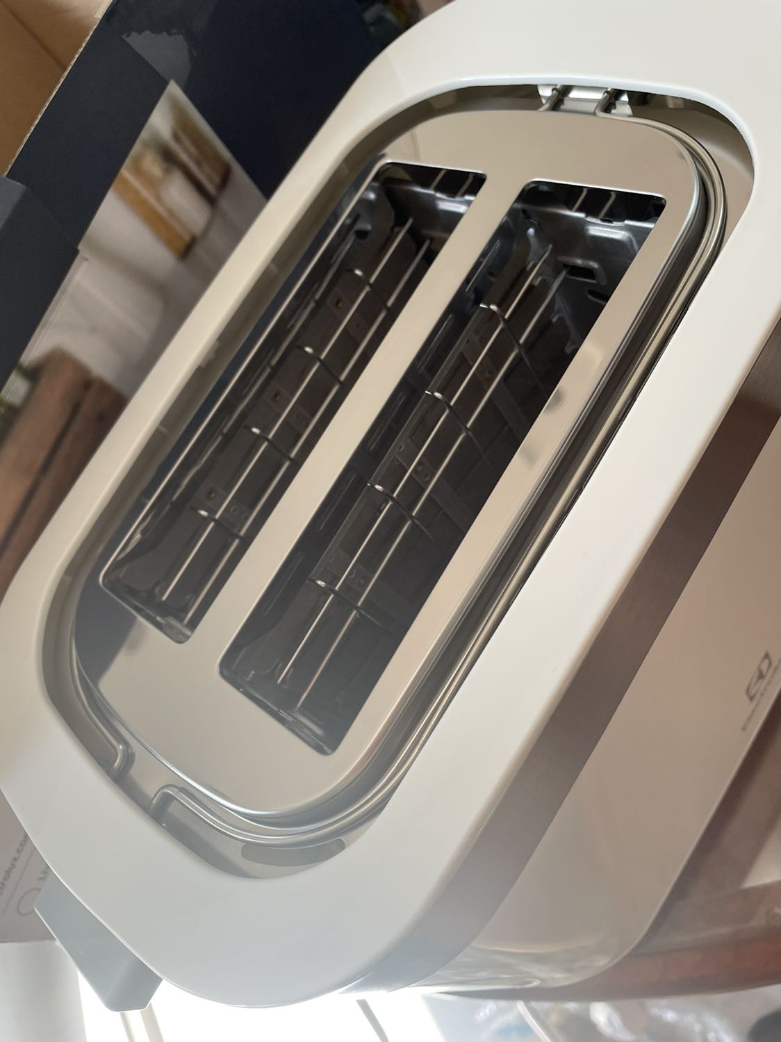 Tiki giao hàng nhanh hơn cả sự mong đợi. Đóng gói đẹp và chắc chắn. Máy nướng hơi nhẹ, nhưng không trầy không xước, mẫu mã và màu sắc đều rất đẹp. Chưa nướng thử nhưng nhìn chung vừa nhận hàng thì rất hài lòng