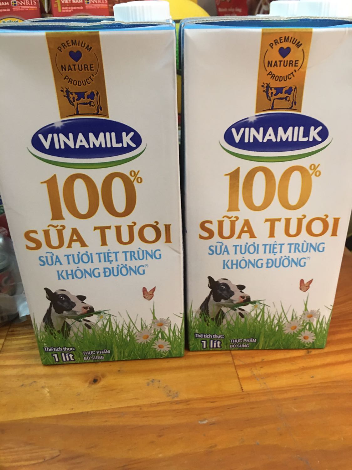 Giao nhanh, date xa, sản phẩm được giao sạch sẽ, mới tinh, quan trọng là vị sữa béo thơm ngon, cả gia đình mình đều uống loại này, đang có sale nên mua được giá tốt rất hài lòng!