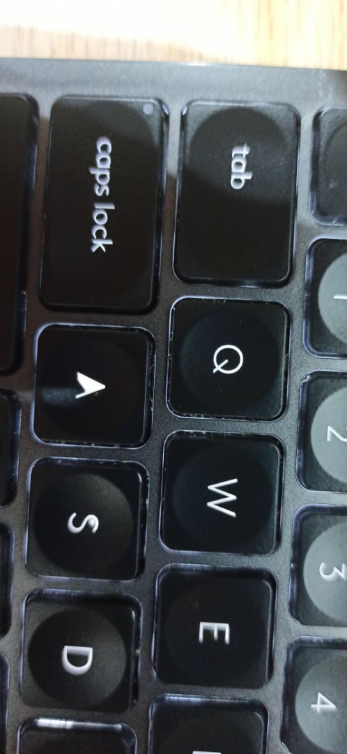 Hix, mới mua được tầm 8 tháng là phím bay màu 2 nút... kết nội đôi khi chập chờn... không biết có được bảo hành phím bay màu không ta..huhuhu