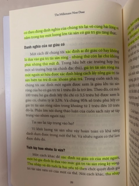 / Thật sự rất thú vị khi đc biết cuốn The Millionaire next door qua cuốn Trò đùa của sự ngẫu nhiên. Nội dung của quyển sách mang lại nhiều kiến thức hay như định nghĩa về sự giàu có, cách những ng triệu phú mua xe, cách phân chia tài sản cho con cái của họ, cách họ sử dụng thời gian và tiền bạc, đầu tư ra sao,...1 cuốn sách đáng đọc cho những ai thích trở nên giàu có. 
Đặt hàng vào cần dịp lễ nhưng tiki giao hàng khá nhanh.