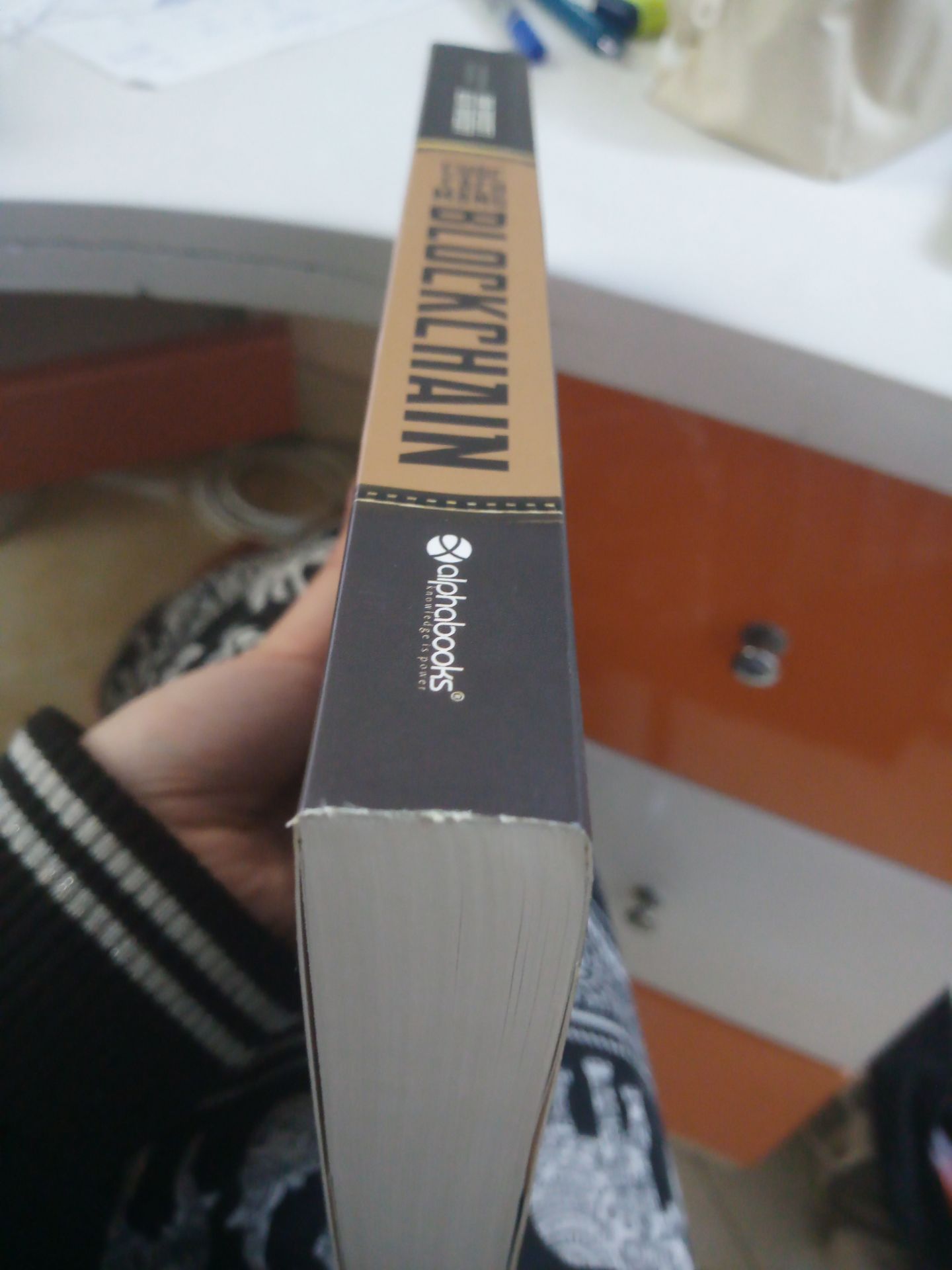 Tiki đóng gói rất ổn. Gáy sách hơi lỗi một chút nhưng không ảnh hưởng gì. Giao hàng nhanh.