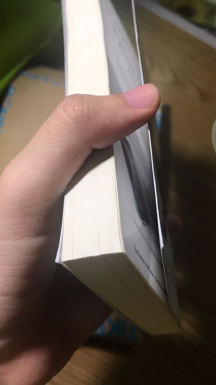 Chất lượng và nội dung sách vẫn rất tốt, tuy nhiên tiki đóng gói càng ngày càng ẩu. Cuốn sách nhỏ hơn so với hộp mà không có gì lót, làm cho cuốn sách dễ lắc qua lắc lại làm cong bìa và mép sách. Mong tiki sẽ đóng gói cẩn thận hơn. Chất lượng và nội dung sách vẫn rất tốt, tuy nhiên tiki đóng gói càng ngày càng ẩu. Cuốn sách nhỏ hơn so với hộp mà không có gì lót, làm cho cuốn sách dễ lắc qua lắc lại làm cong bìa và mép sách. Mong tiki sẽ đóng gói cẩn thận hơn.