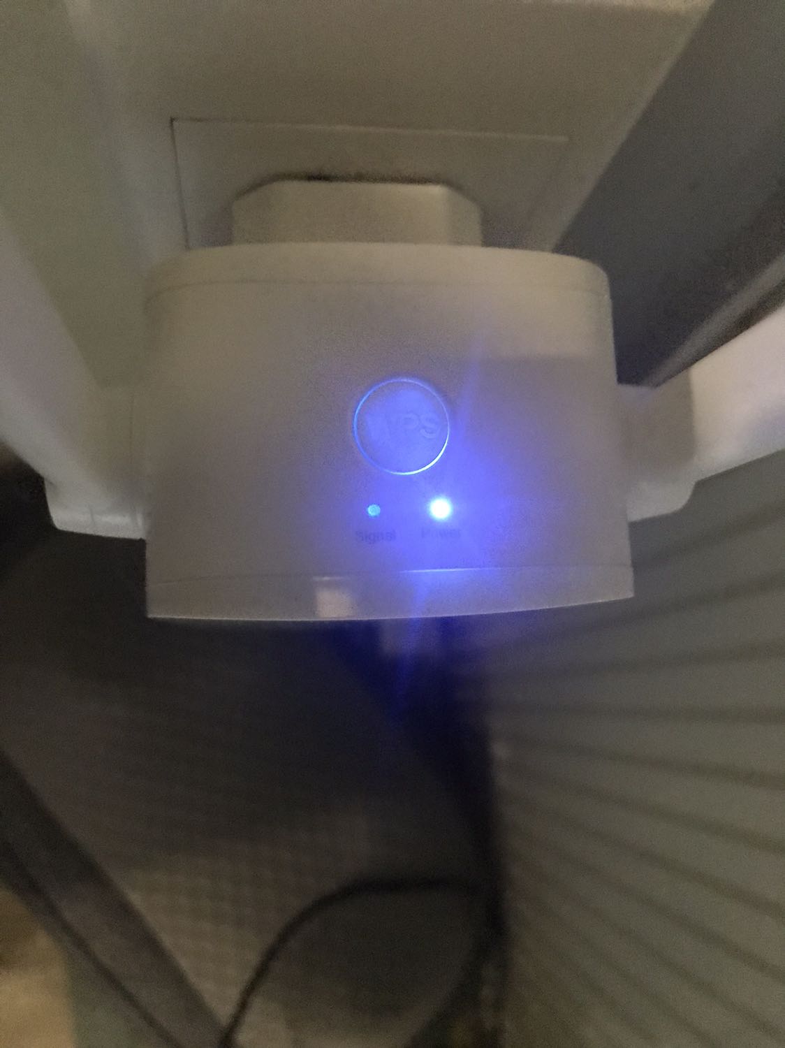 Cửa hàng làm mất uy tín ...giao không đúng hàng , trên app đăng hình kích sóng wifi 4 đèn led , lúc giao thì loại 2 đèn Rất yếu... Mạng nhập chờn