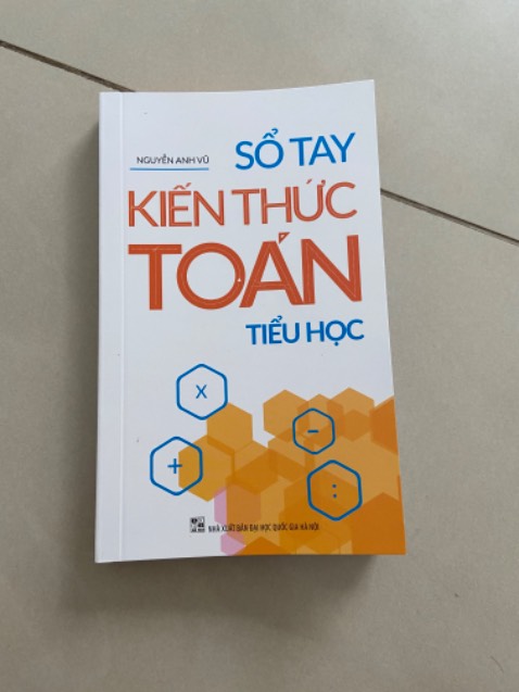 Sách nhỏ gọn,  tóm tắt tổng quát kiến thức toán tiểu học , tiện lợi cho cha mẹ dạy con cái muốn ôn tổng quan lại kiến thức