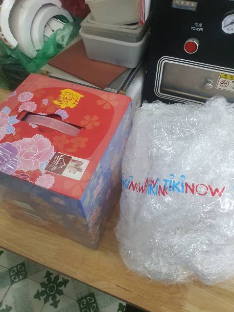 Tiki đóng gói ok, sản phẩm k có sạc phụ kiện, shop nên chỉnh sửa lại nếu sp có thay đổi.