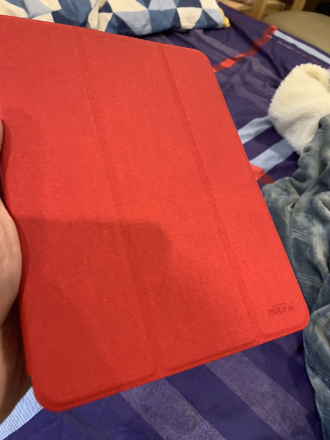 Rất mãn nguyện với màu đỏ này, rất nổi bật. Thân vỏ dày dặn và gia công tỉ mỉ lắm. Sẽ mua tiếp của shop.