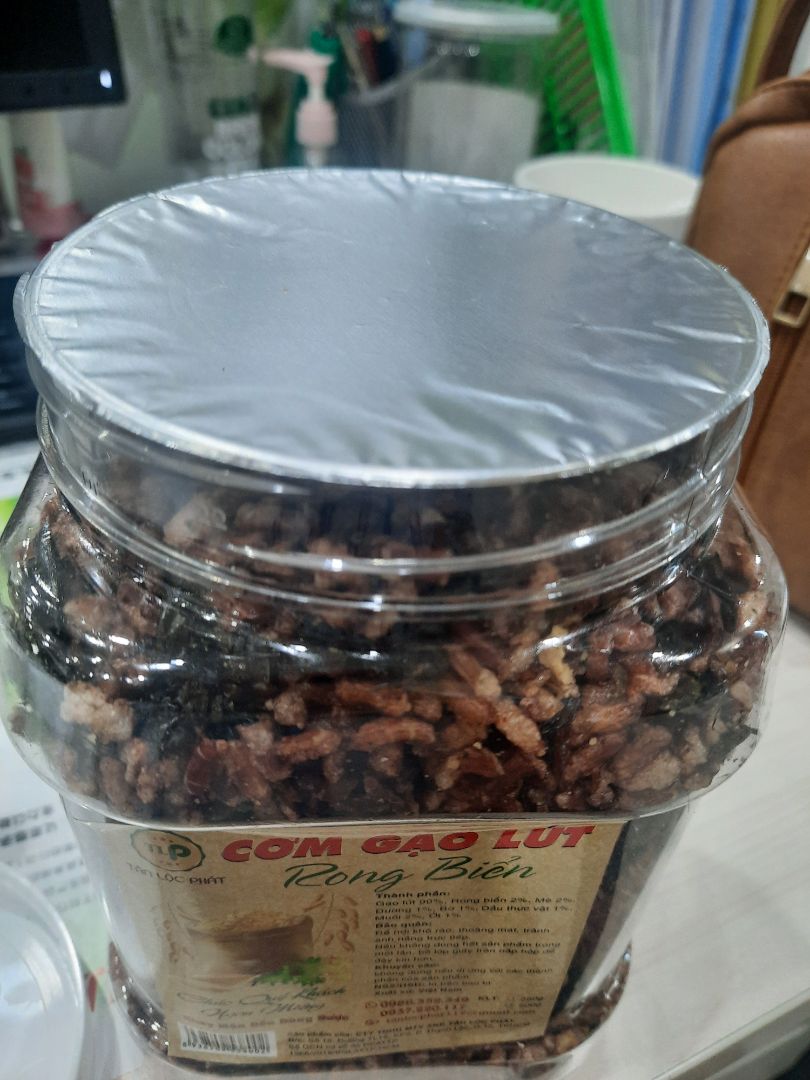 giao hàng nhanh, đóng gói cẩn thận nhưng mà cái này là chiên không phải rang hay sấy, mùi dầu, ăn cứng, nói chung là chủ quan thì bản thân tôi không thấy ngon không thích dù giá rẻ