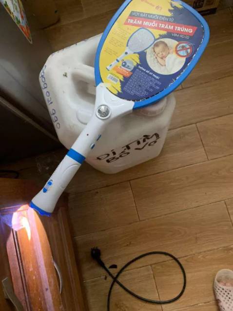 Hàng chuẩn Rạng Đông. Giá hợp túi tiền, mình mua có mã giảm giá nên rẻ, bắt muỗi nghe chét chét đã tai lắm, xài pin sạc , không biết xài bền không nhưng hiện tại thì ổn nhé