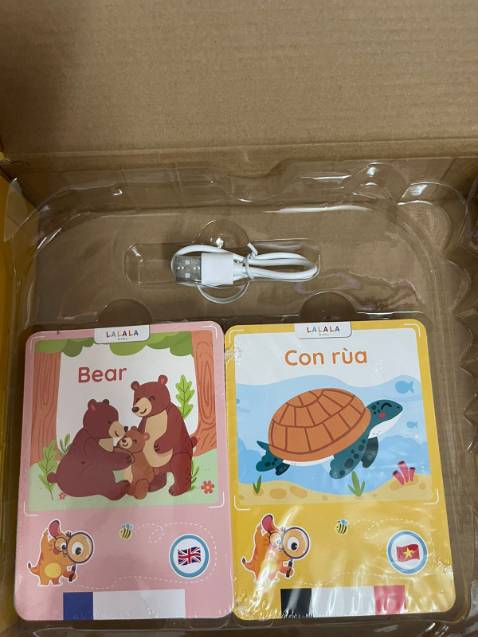 Bé nhà mình rất thích, cứ lôi ra chơi miết, máy đọc khá to rõ, có cả bảng viết cho bé tập viết
Nói chung là chuẩn chỉnh rất ok nha mọi người Bé nhà mình rất thích, cứ lôi ra chơi miết, máy đọc khá to rõ, có cả bảng viết cho bé tập viết
Nói chung là chuẩn chỉnh rất ok nha mọi người