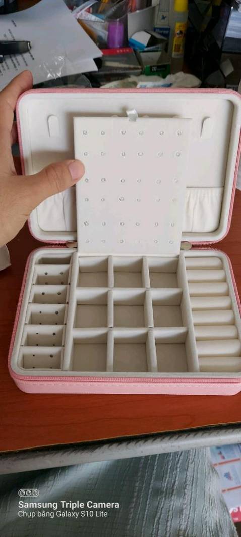 Rất đẹp , đúng quản cáo . Shop làm ăn uy tín , giao nhanh đúng hẹn , đúng hàng , đúng màu . Mình thấy các shop có tiki now thường rất uy tín , mình mua hàng chưa bị giao sai bao giờ . Có các nhà bán không có tiki now thì giá rất rẻ, giao lâu nhưng lại giao đểu , giao sai hàng nhiều . Mình để lại ý kiến cho mọi người tham khảo nhé . Không nên thấy rẻ mà ham