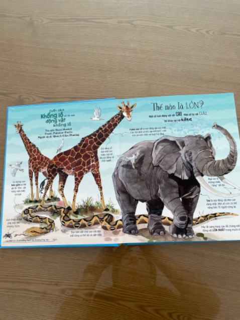 Giao hàng nhanh, đóng gói cẩn thận, sách in đẹp, hình ảnh bắt mắt, sống động. nội dung dịch khá tốt