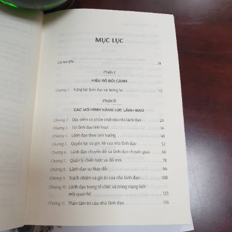 Tất tần tật về lãnh đạo được thể hiện trong cuốn sách.... Hai tác giả đã dày công nghiên cứu và tìm hiểu các lý thuyết về lãnh đạo được chắt lọc từ nhiều nguồn khác nhau, trên cơ sở đó trình bày các nhóm kỹ năng và phẩm chất cần thiết của người lãnh đạo. Giúp người đọc đánh giá về năng lực và định hướng trong tương lai. Đồng thời giới thiệu về mô hình 5 phẩm chất của người lãnh đạo đã được chứng minh hiệu quả trong thực tiễn. Cuốn sách nội dung phong phú, phù hợp với tất cả những ai đang và muốn trở thành lãnh đạo, dù có là lãnh đạo cấp cao hay cấp thấp thì cuốn sách đều hữu ích.