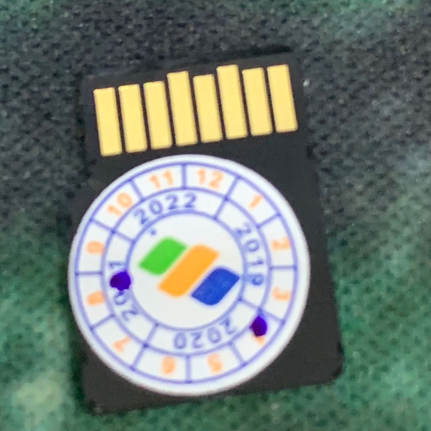 Mua 2 cái thẻ nhớ.
SanDisk của FPT thì không ghi bảo hành đến bao giờ???
Cái Samsung của EAVN thì bảo hành 10 năm.
Tôi muốn trả lại cái SanDisk, do trên bao bì của FPT không ghi rõ là bảo hành bao lâu nên phải khui ra mới biết, mà cuối cùng cũng chả biết nó bảo hành thế nào. FPT làm ăn tào lao ghê