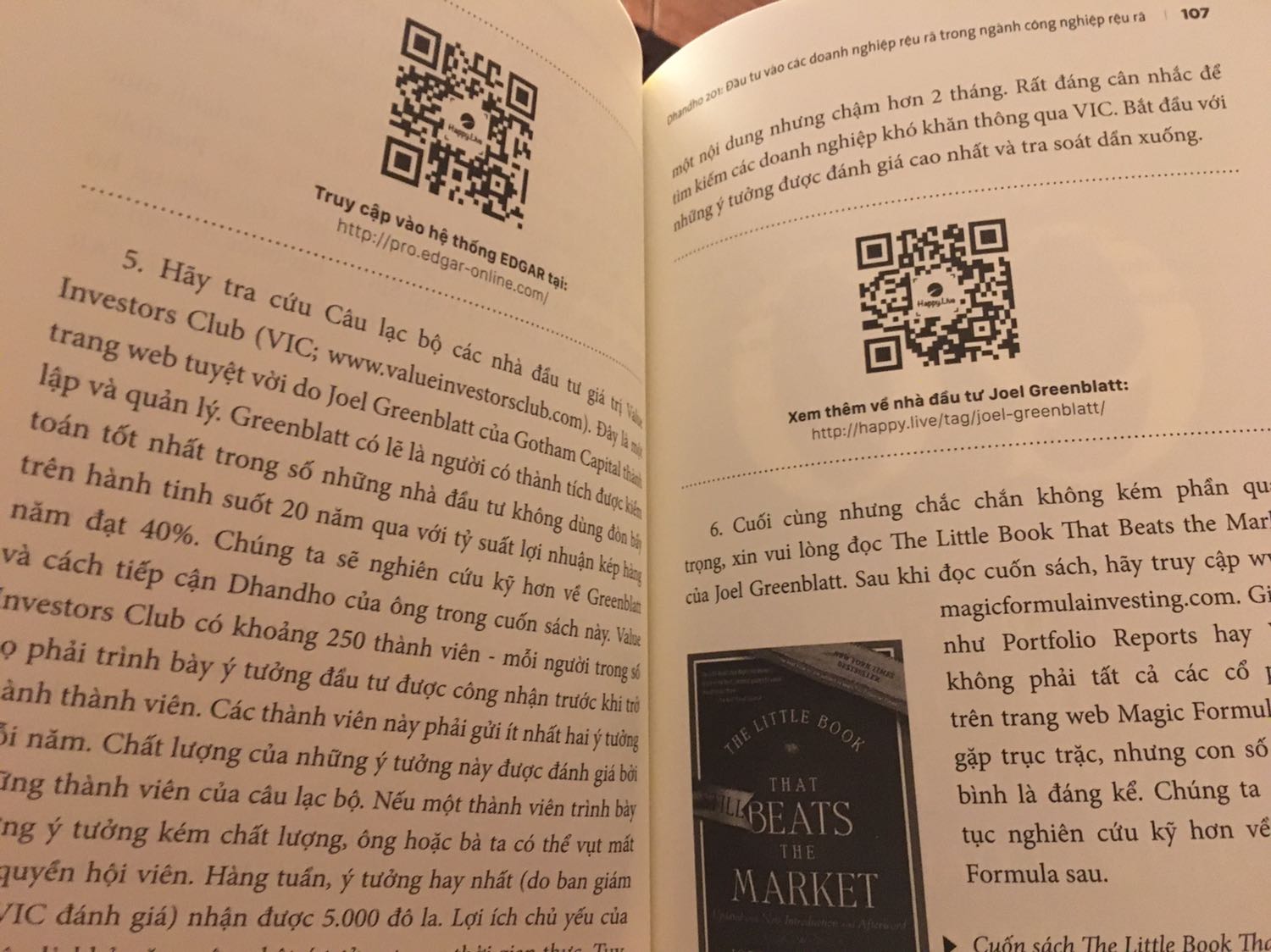 Về nội dung mình ko nói vì chưa đọc hết. cảm quan bên ngoài khi nhận đc sách thấy hơi thất vọng vì khổ sách nhỏ và mỏng. So với giá 252k(cả ship) thì khá đắt. Nội dung kiến thức ít mà lại chèn khá nhiều mã QR để quảng cáo các sách khác nên cảm giác rất khó chịu. Kiểu như Happy-Live muốn đọc giả phải mua hết các sách họ xuất bản thì mới tìm ra được phương pháp đầu tư phù hợp cho bản thân vậy.