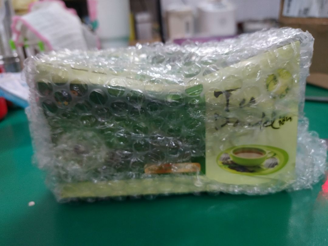 giáo hàng trễ 2 ngày, báo bì bị móp trong quá trình vận chuyển (mặc dù không ảnh hưởng đến chất lượng sản phẩm). chưa hài lòng