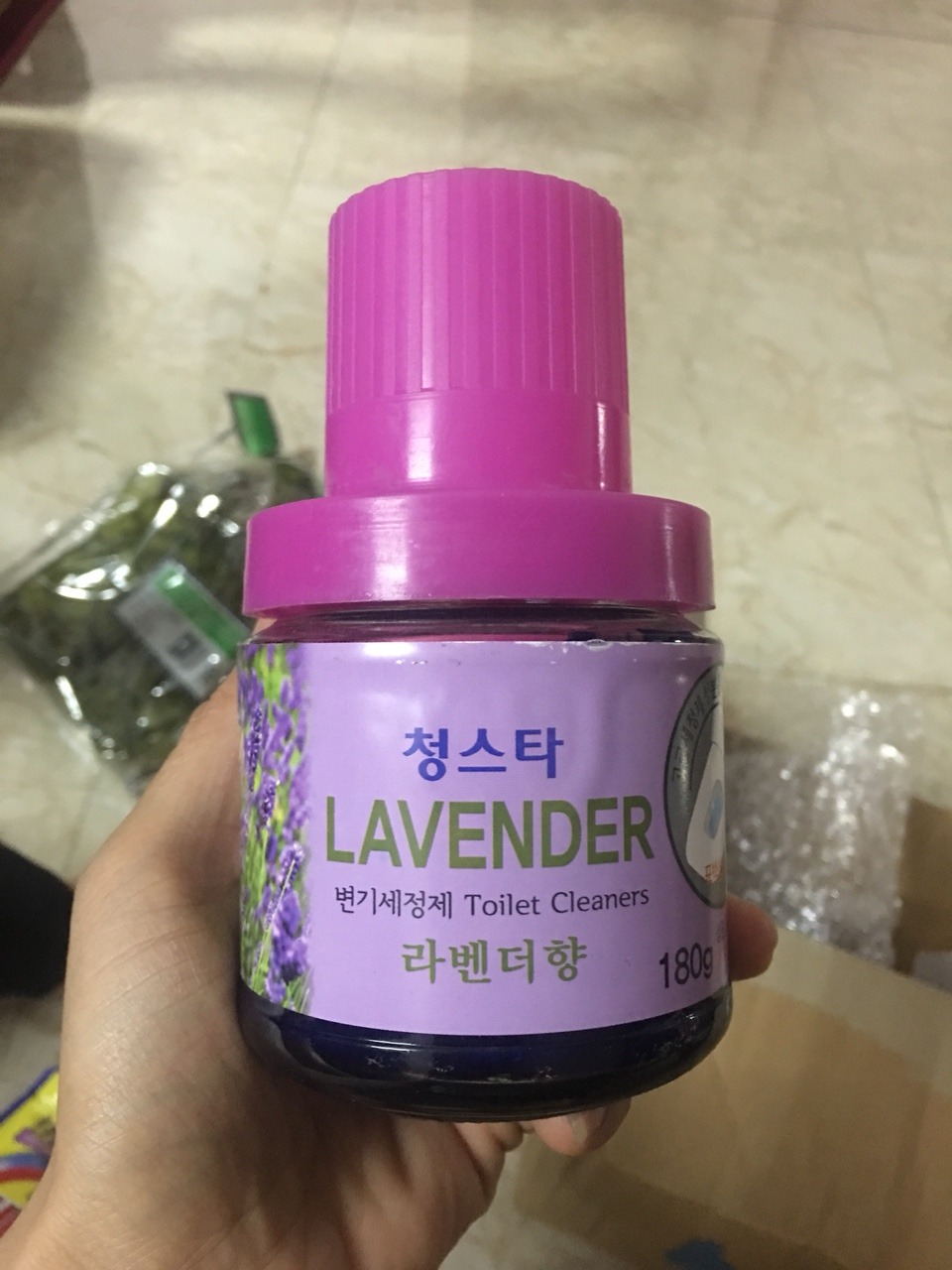 Hàng chuẩn chính hãng, mùi rất thơm mát, hơn hẳn mấy chai thả bồn cầu mình đã mua. TIki gói hàng cẩn thận, giao hàng nhanh. Giá hợp lý