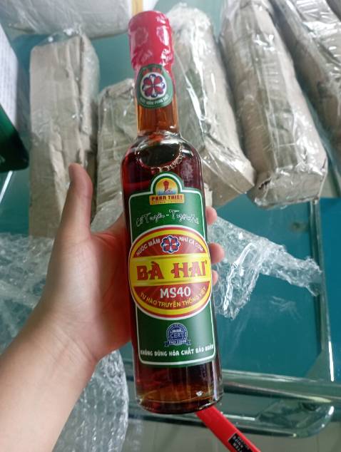 Nhờ anh bạn mua giùm ăn mấy thùng mới biết nước mắm bà hai, sẽ ủng hộ hoài nước mắm vì ăn thấy thơm ngon lắm