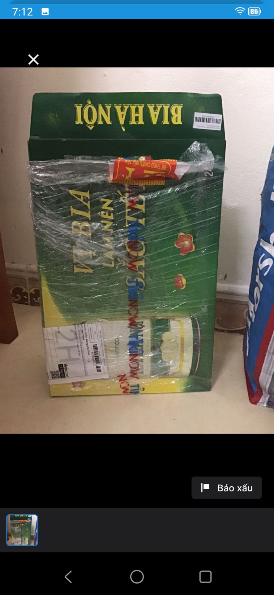 Bia ngon như bia sài gòn. mỗi tội J$T vận chuyển vứt méo cả ***. giao cũng chậm