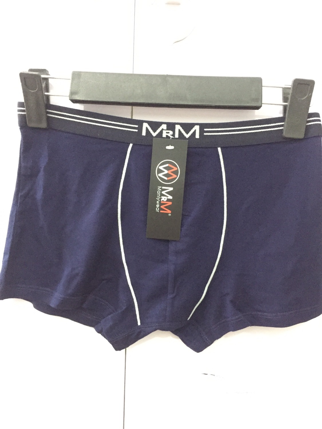 Hàng chính hãng, logo tem mác thương hiệu đầy đủ, rất chuyên nghiệp, đóng gói cũng rất cẩn thận từ shop.
quần mới, mở ra còn nguyên bụi, mùi vải. chất quần mềm mỏng mát, mặc rất thoải mái dễ chịu. mặc cả ngày không bị hăm bên dưới.
Giao hàng hơi bị trễ xíu, đặt lúc 3h chiều, dùng gói tikinow 2h mà tận 5h30 mới nhận được sản phảm, bị trễ mất nửa giờ, lúc đó tan giờ làm, shipper báo tắc đường nên thông cảm,may vẫn còn kịp nhận hàng.
Mặc ban đầu thấy vừa,thoải mái dễ chịu, dùng 1 thời gian xem sao. Goodd !